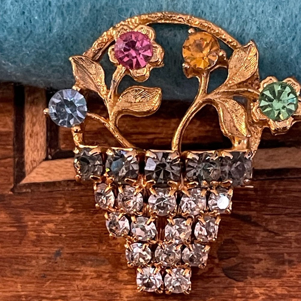 Darling Vintage Brooch